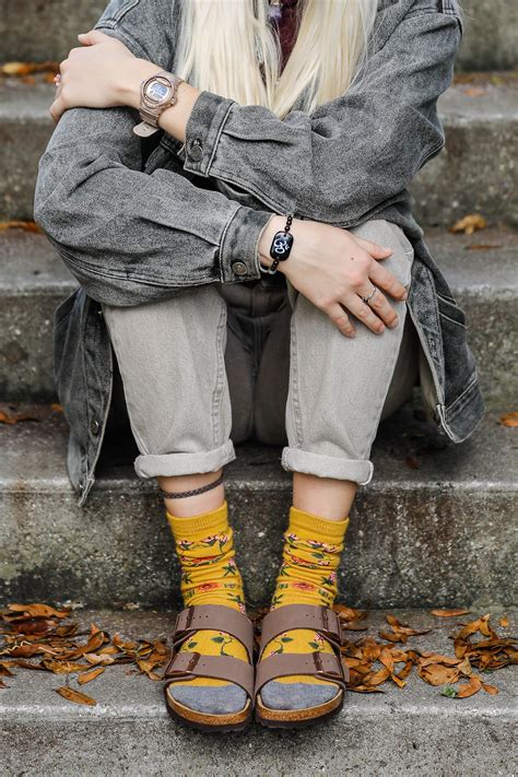 socks to wear with birkenstocks|Do You Wear Socks with Birkenstocks: A Fashion。